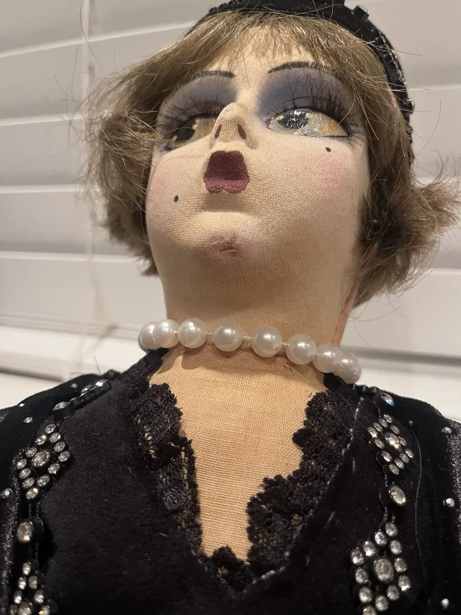 Boudoir Gerling doll, close view of the face and neckline.