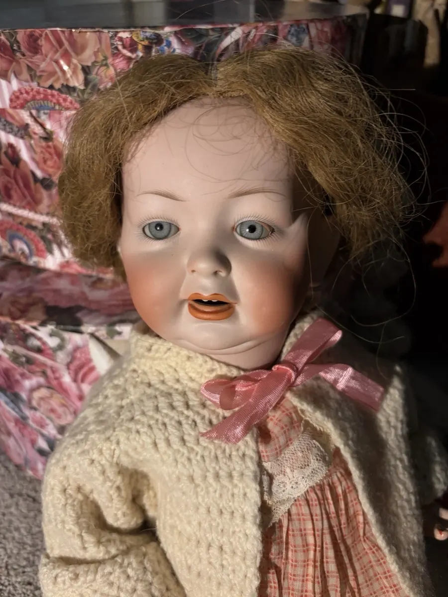 Hertel Schwab 152 doll, close view of the face.