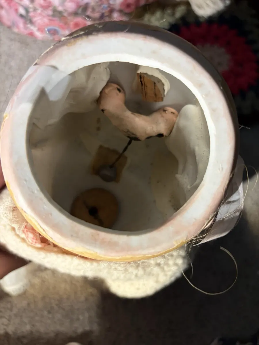 Hertel Schwab 152 doll, interior head view.
